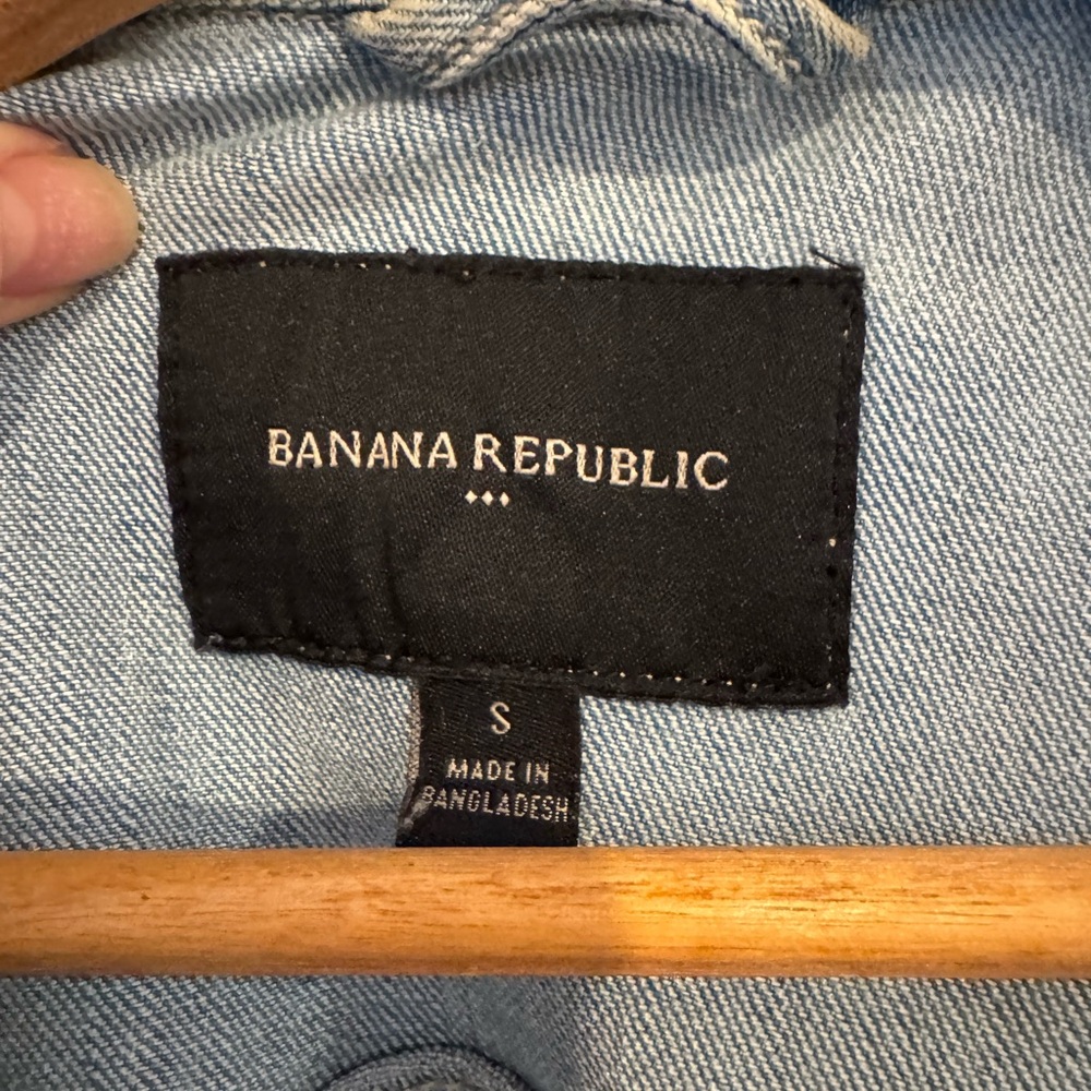 Banana Republic cropped jean jacket - Picture 3 of 3